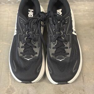 Hoka women’s Clifton 10 SIZE 9.5